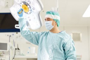 Малоинвазивная и роботизированная хирургия